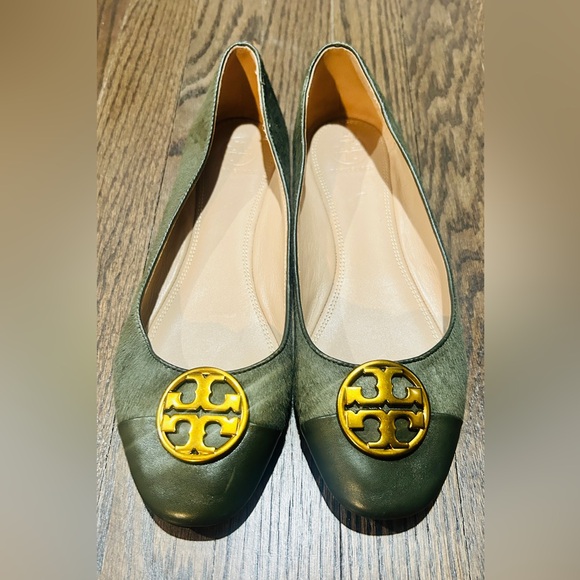 Tory Burch Shoes - Tory Burch Olive Green Logo Ballet Flats with Gold Emblem - Size 8.5